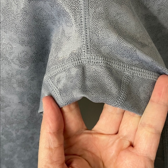 ZYIA NWT Slate Floral Pocket Light In Tight 7/8 24” Leggings Metallic Size 2 - Picture 9 of 11